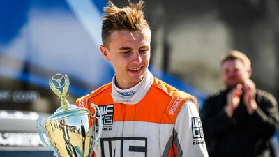 Догрався: британський геймер став кращим у кібер-чемпіонаті і отримав шанс на кар’єру в професійному автоспорті