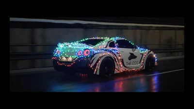 Nissan GT-R украинского теннисиста, украшенный новогодней гирляндой, стал звездой COUB видео