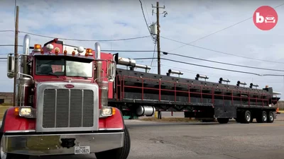 Старый Peterbilt превратили в гигантскую движущуюся печь для барбекю