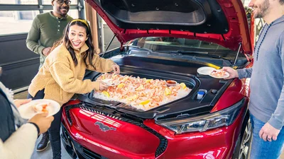 Идеальное авто для вечеринок: Ford создал электрокроссовер с багажником-холодильником