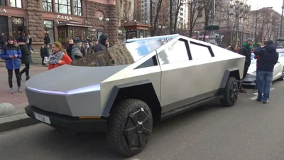 Tesla Cybertruck сфотографували на Хрещатику