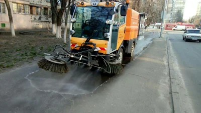 В Києві дороги миють хлоргексидином, щоб запобігти розповсюдженню короновіруса