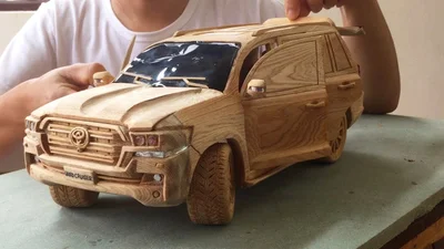 Як створити Toyota Land Cruiser 200 з дерева: відео