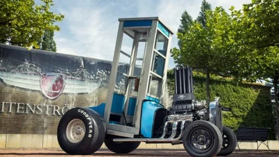 У Німеччині продають телефонну будку з 380-сильним V8