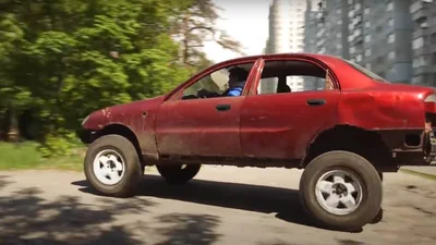 В Києві з "Ланоса" зробили позашляховик в стилі "монстр-трак": відео