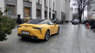 У кого з депутатів найбільше автомобілів: інфографіка