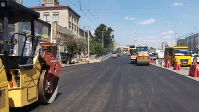 На Шулявском путепроводе ограничили движение: укладывают верхний слой асфальта
