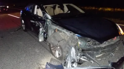 Tesla Model S на Автопілоті зіткнулась з поліцейським авто, поки водій дивився кіно