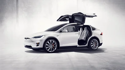 Tesla Model X буквально розсипається на ходу