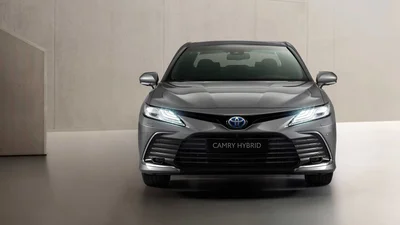 Toyota Camry принарядилась снаружи и внутри к 2021 году