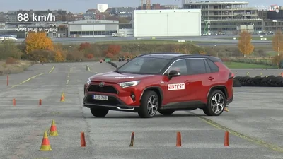 Гибриды Toyota RAV4, Mitsubishi Outlander и Volvo XC40 Recharge провалили лосиный тест: видео
