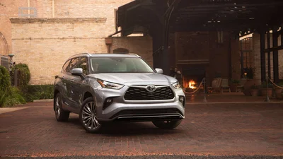 "Укроборонпром" придбав новенький Toyota Highlander у максимальній комплектації