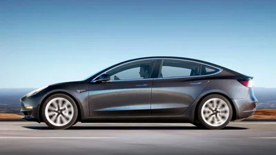 Tesla Model 3 подешевела на 2,5 - 6 тысяч евро
