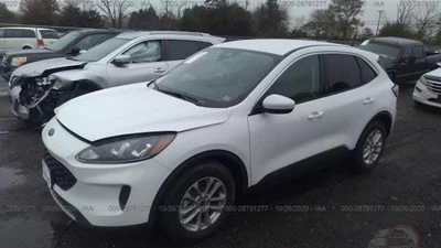 З США в Україну почали возити нові Ford Kuga: вдвічі дешевше, ніж в автосалоні