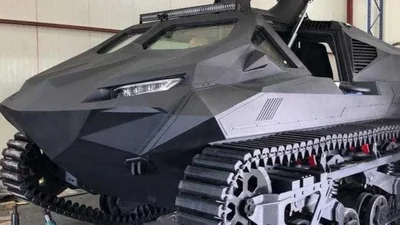 Украинцы разработали первый в мире военный электромобиль-амфибию: видео