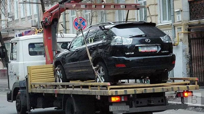 Эвакуация автомобилей в феврале обошлась автовладельцам почти в 11 миллионов гривен