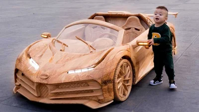 Умілець змайстрував для сина дерев'яний бебі-кар Bugatti Centodieci: відео