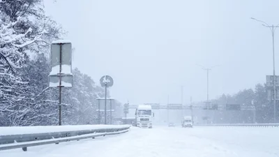 Сегодня въезд крупногабаритного транспорта в Киев ограничат из-за снегопада
