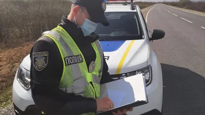 На Закарпатті поліція порахує ями на дорозі