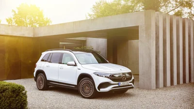 Компактний електричний кросовер Mercedes-Benz EQB представлений офіційно: семимісний салон і запас ходу під 500 км