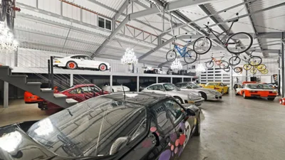 У Каліфорнії продають віллу з гаражем, наповненим рідкісними Porsche