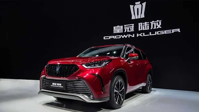 Toyota Crown официально стал кроссовером: видео
