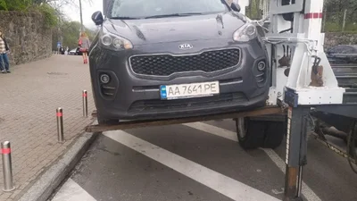 В Києві за місяць евакуювали більше шести тисяч авто