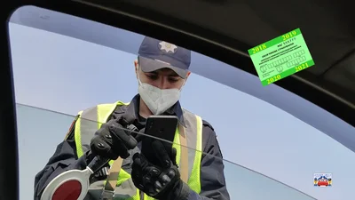 Суд: відсутність страхового полісу в базі не є підставою для зупинки автомобіля