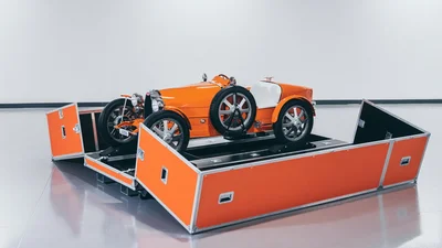Важливих гостей у аеропорту Дубая зустрічатиме неіграшковий Bugatti Baby II вартістю більше 70 тисяч доларів