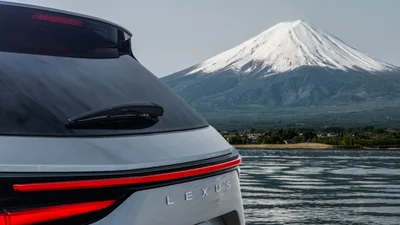 Lexus NX нового покоління показався на фото перед дебютом 11 червня