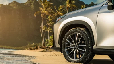 Lexus інтригує свіжим фото NX нового покоління