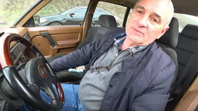 Одеський пенсіонер на "Москвичі" обганяє Porsche Cayenne: відео