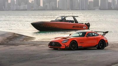 Mercedes-AMG та Cigarette Racing представили новий суперкатер Nighthawk AMG Black Series