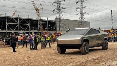 Илон Маск пообещал Tesla Cybertruck поворотные задние колеса