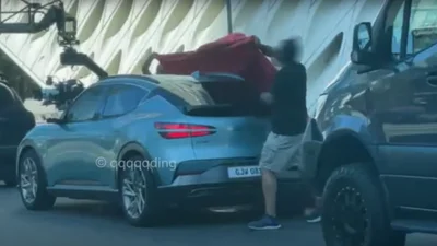 Електричний кросовер Genesis GV60 вперше сфотографували без камуфляжу
