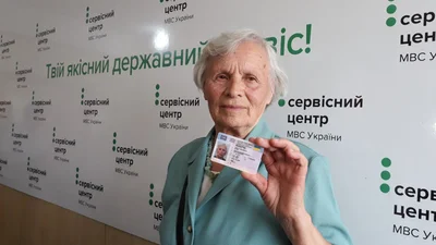 Украинка в 79 лет впервые получила водительские права