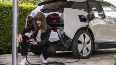 Bosch розробив універсальний інтелектуальний зарядний кабель для електромобілів