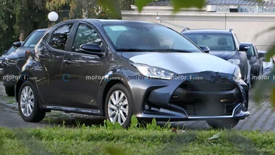 Шпионы впервые поймали на фото новую Mazda 2, но она не совсем новая