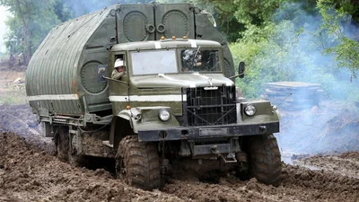 Як КрАЗи допомагають майже миттєво створювати мости через ріки