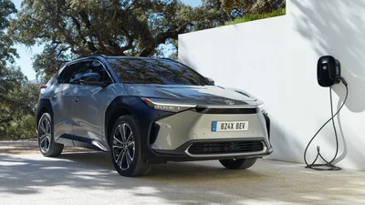 Электрический кроссовер Toyota bZ4X дебютировал официально в серийном виде