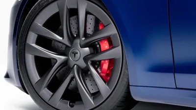Tesla додала карбон-керамічні гальма до списку опцій Model S Plaid - 29 листопада 2021 - Auto24