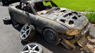 Спалена Mazda не лише завелась, а й досить бадьоро поїхала: відео - 9 грудня 2021 - Auto24