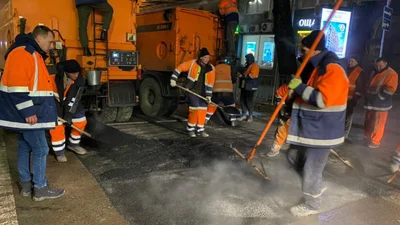 В центре столицы оперативно отремонтировали провал асфальта