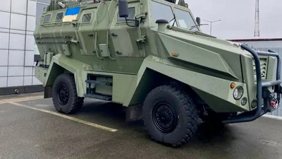 Привіз БТР для себе, але митниця передала його Держприкордонслужбі - 14 грудня 2021 - Auto24