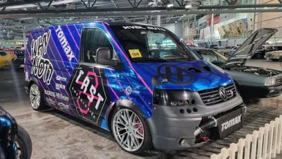 Фургон Volkswagen T5 Transporter превратили в дрифт-кар: видео - 10 января 2022 - Auto24