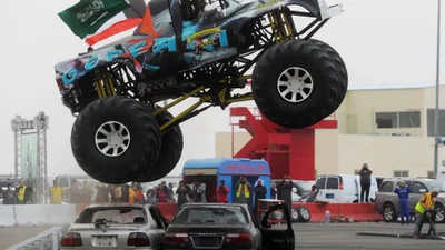 Монстр-траки с огромными колесами: откуда они взялись - 9 февраля 2022 - Auto24