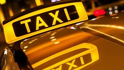 Спрос на такси упал втрое