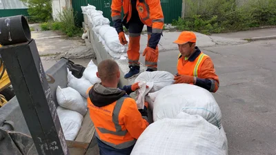 У Києві продовжують прибирати блокпости та ремонтувати дороги - 3 травня 2022 - Auto24