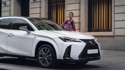 Lexus представил обновленный UX 250h