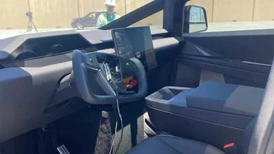 Появились первые "живые" фото салона Tesla Cybertruck